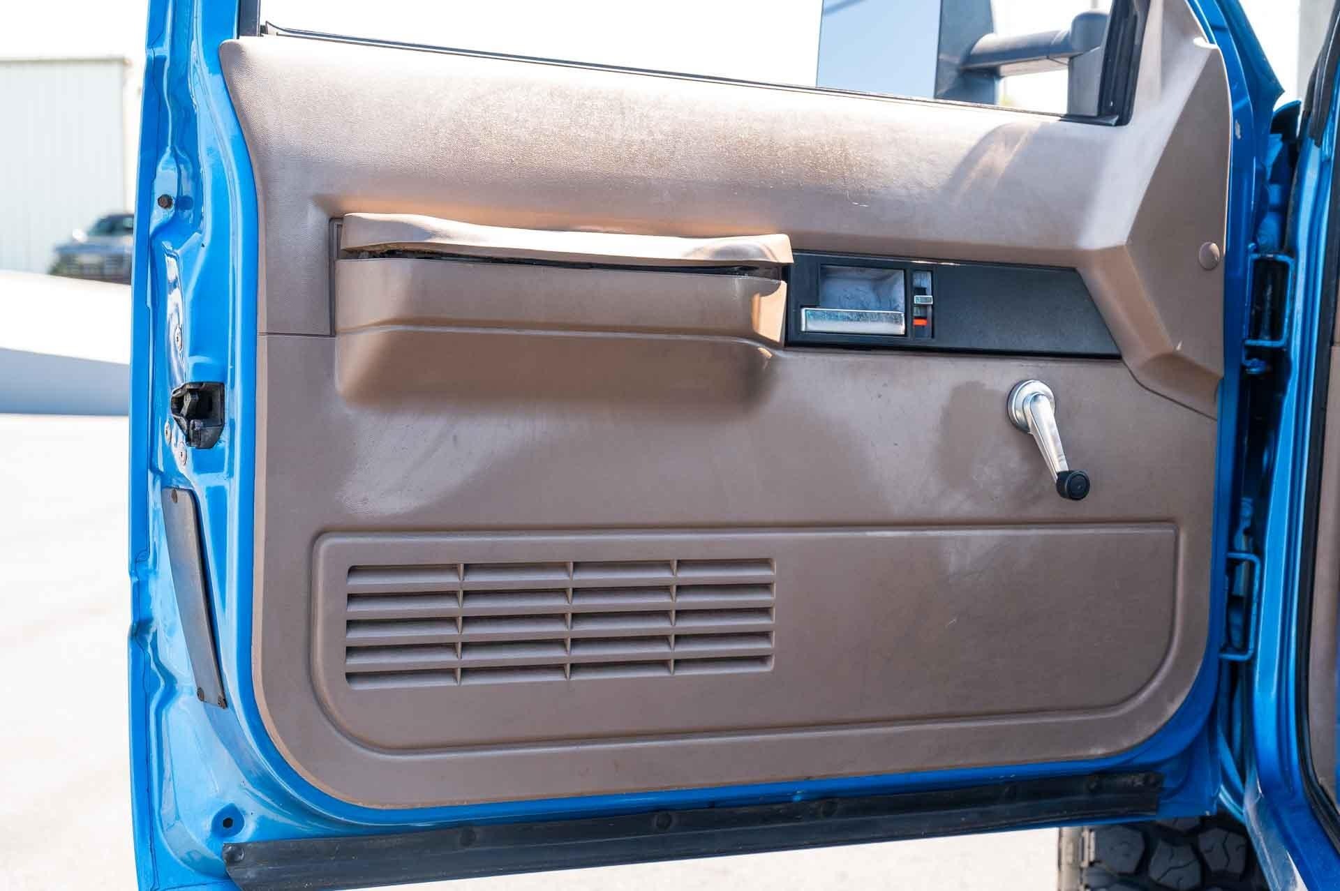 1992-gmc-yukon-sl (41)