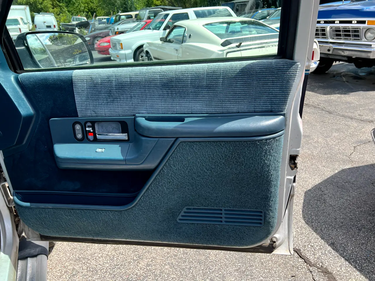 1993-chevy-surburban-2500-for-sale-wisconsin-015
