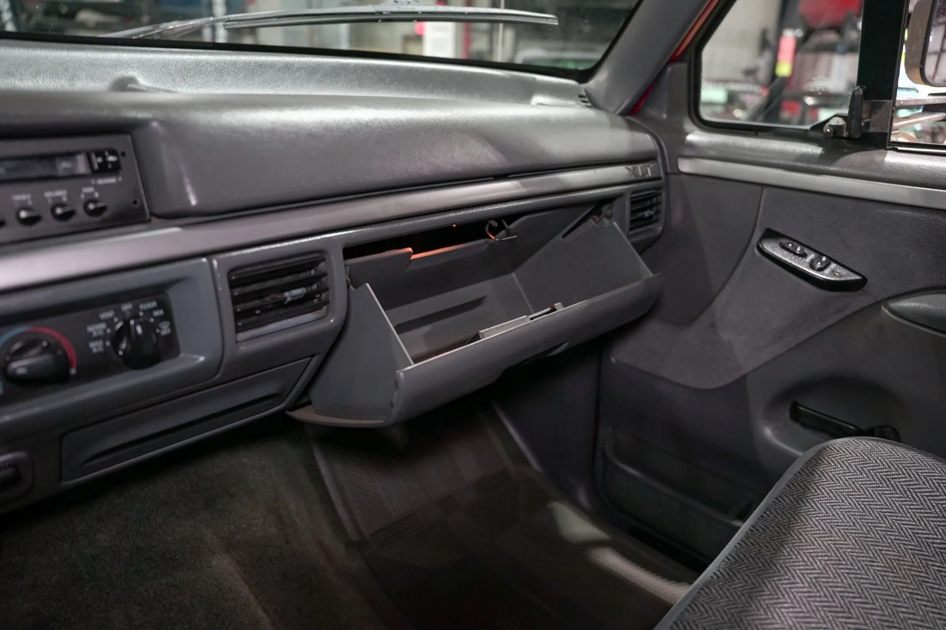 1993-ford-f250-xlt (45)
