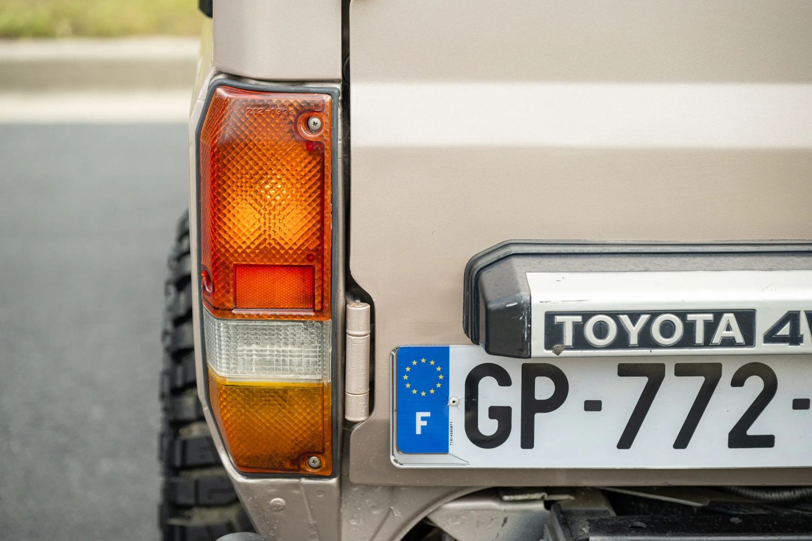 1994-toyota-land-cruiser-kzj72 (1)