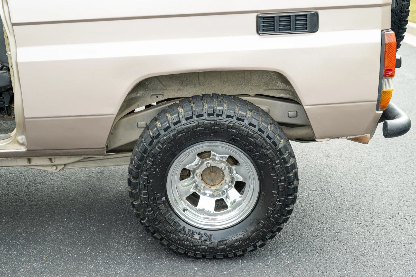 1994-toyota-land-cruiser-kzj72 (11)