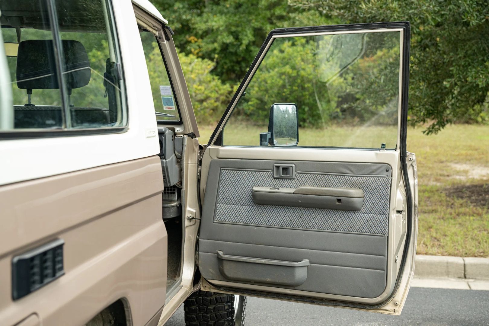 1994-toyota-land-cruiser-kzj72 (12)