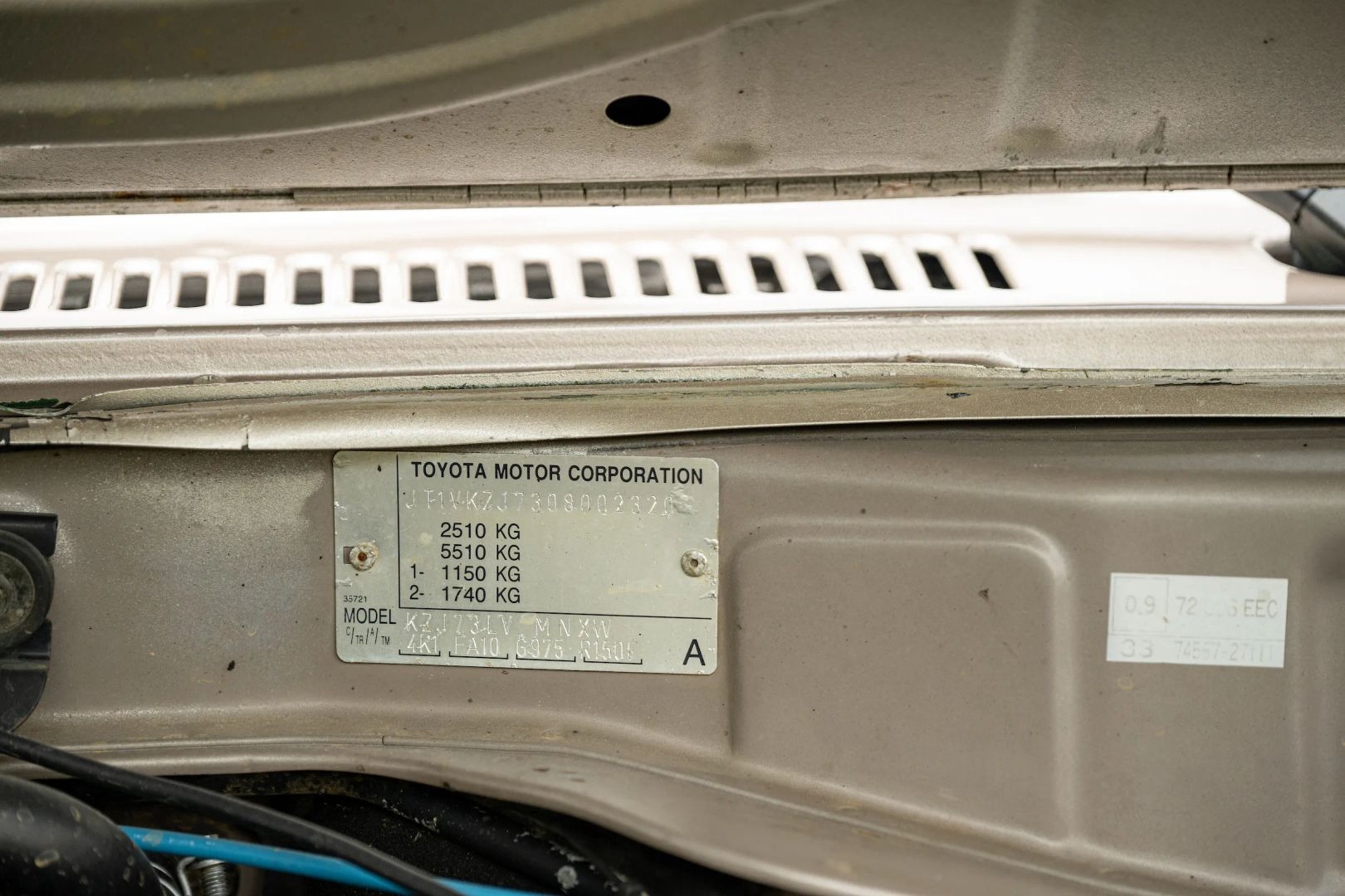 1994-toyota-land-cruiser-kzj72 (2)