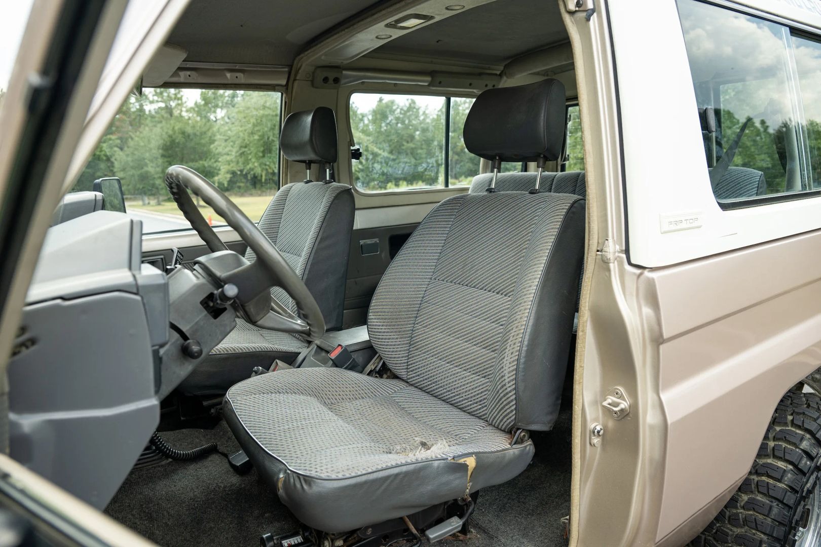 1994-toyota-land-cruiser-kzj72 (28)