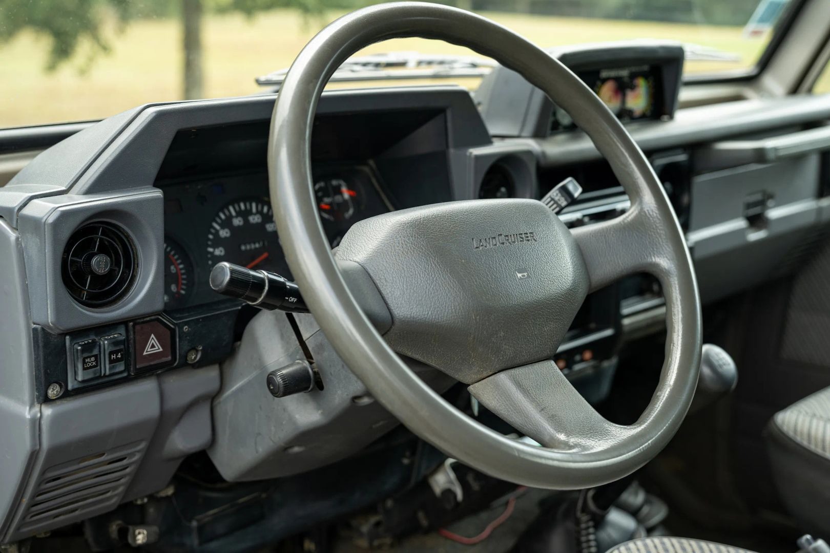 1994-toyota-land-cruiser-kzj72 (32)