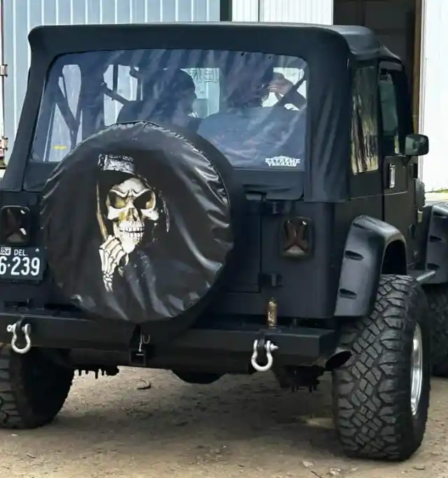 1995-Jeep-Wrangler-YJ-for-sale-02