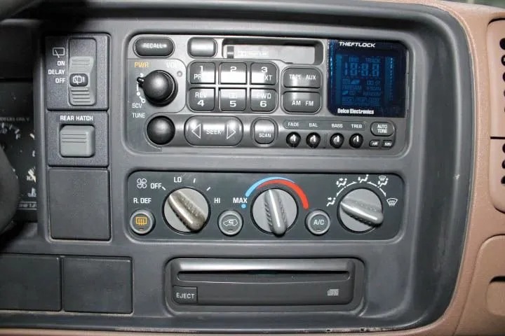 1995-chevy-tahoe-ls-for-sale (54)