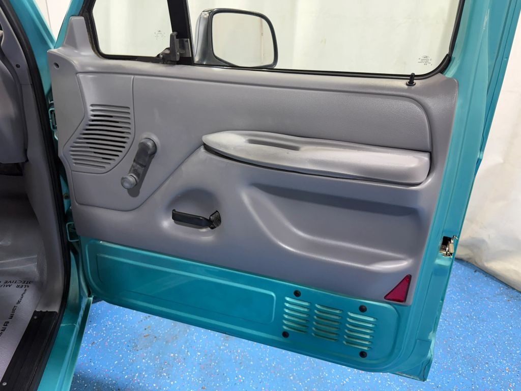 1995-ford-f150-regular-cab (27)
