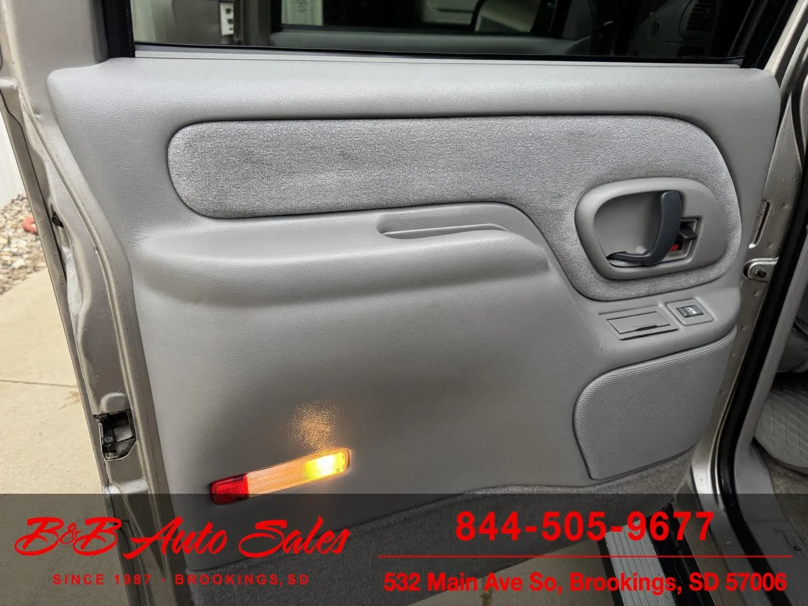 1999-gmc-suburban-for-sale-brookings-sd-8