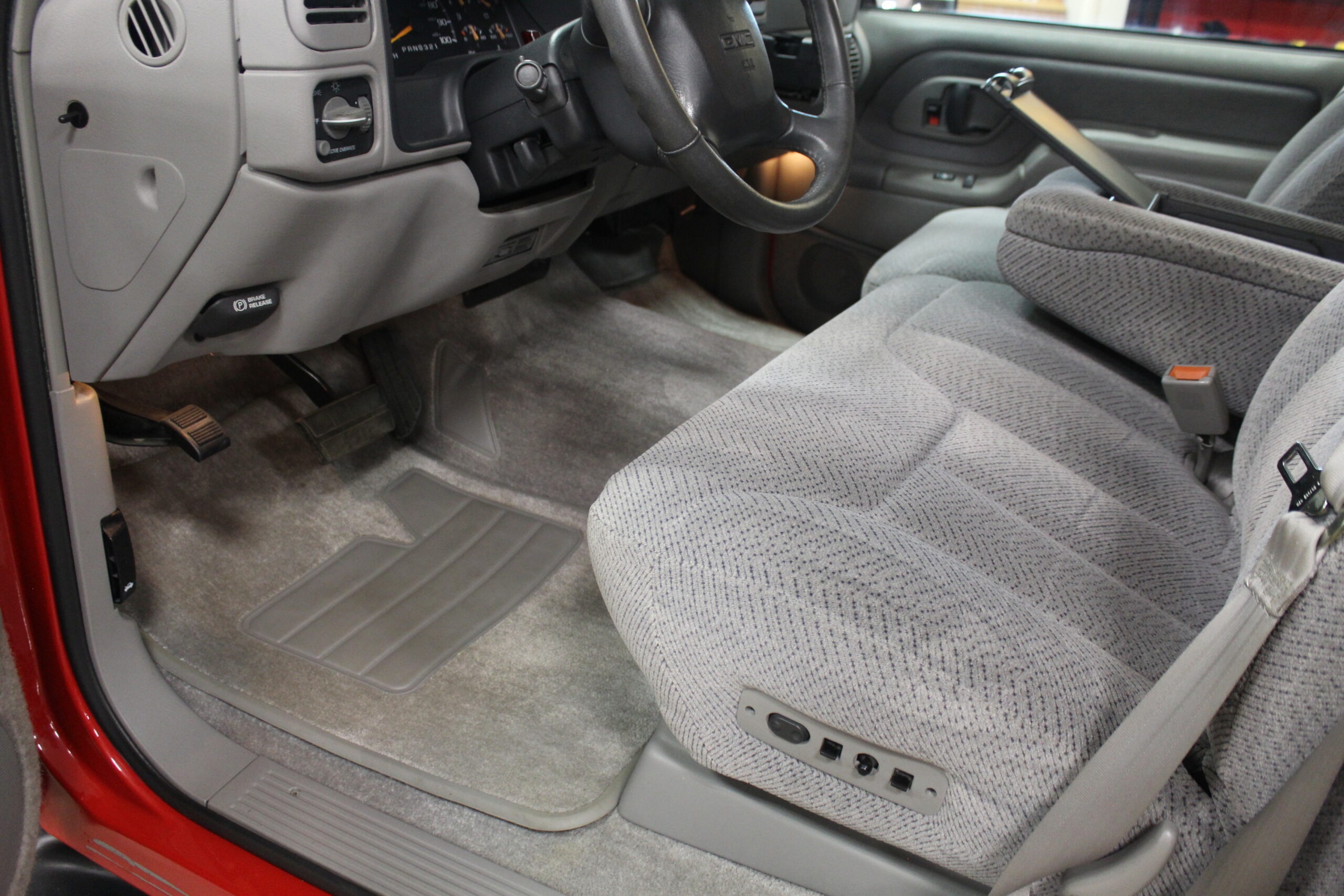1999-gmc-yukon-4x4-1-owner-66000-original-miles-for-sale-merrill-ia-2