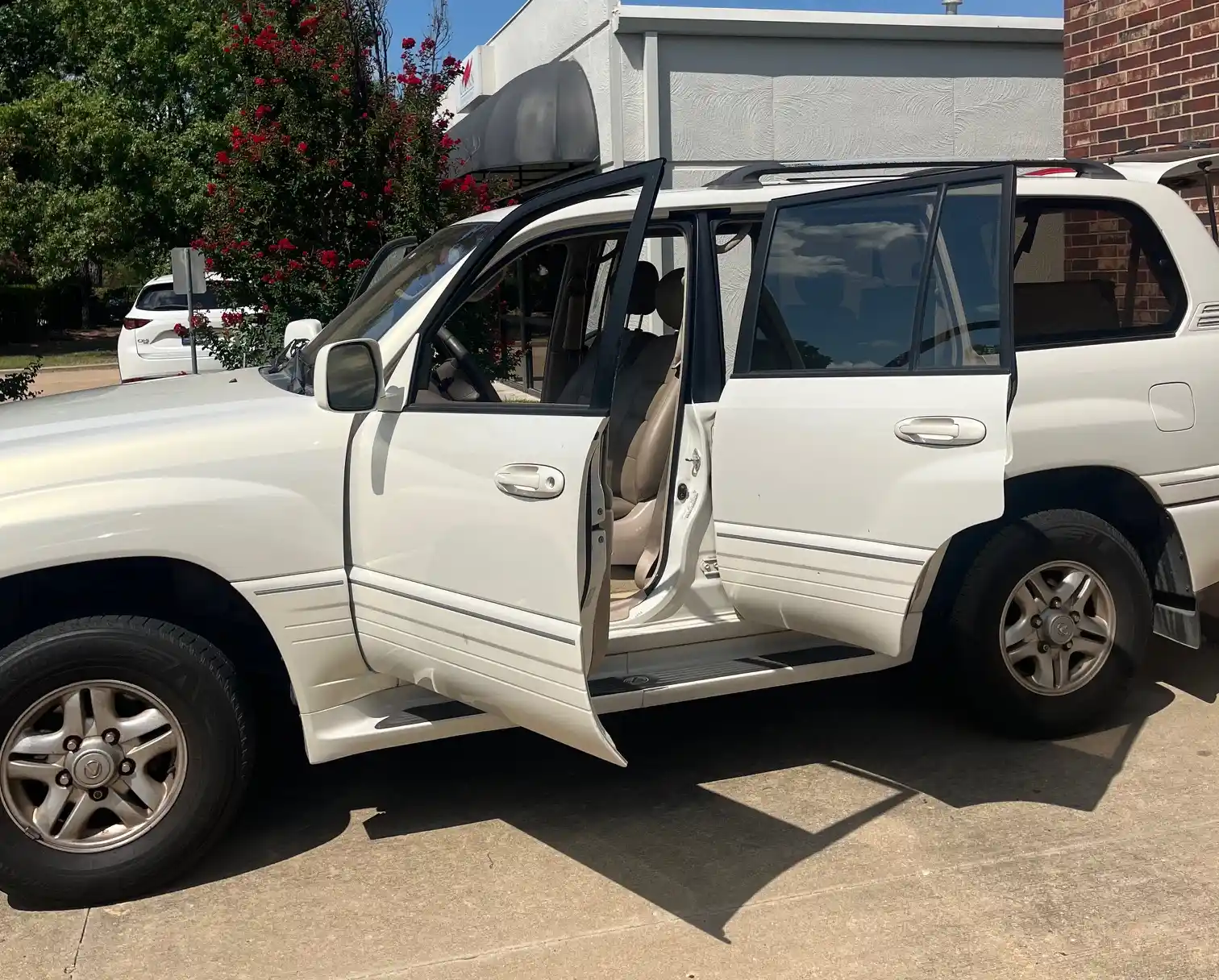 1999-lexus-lx-470-for-sale-02