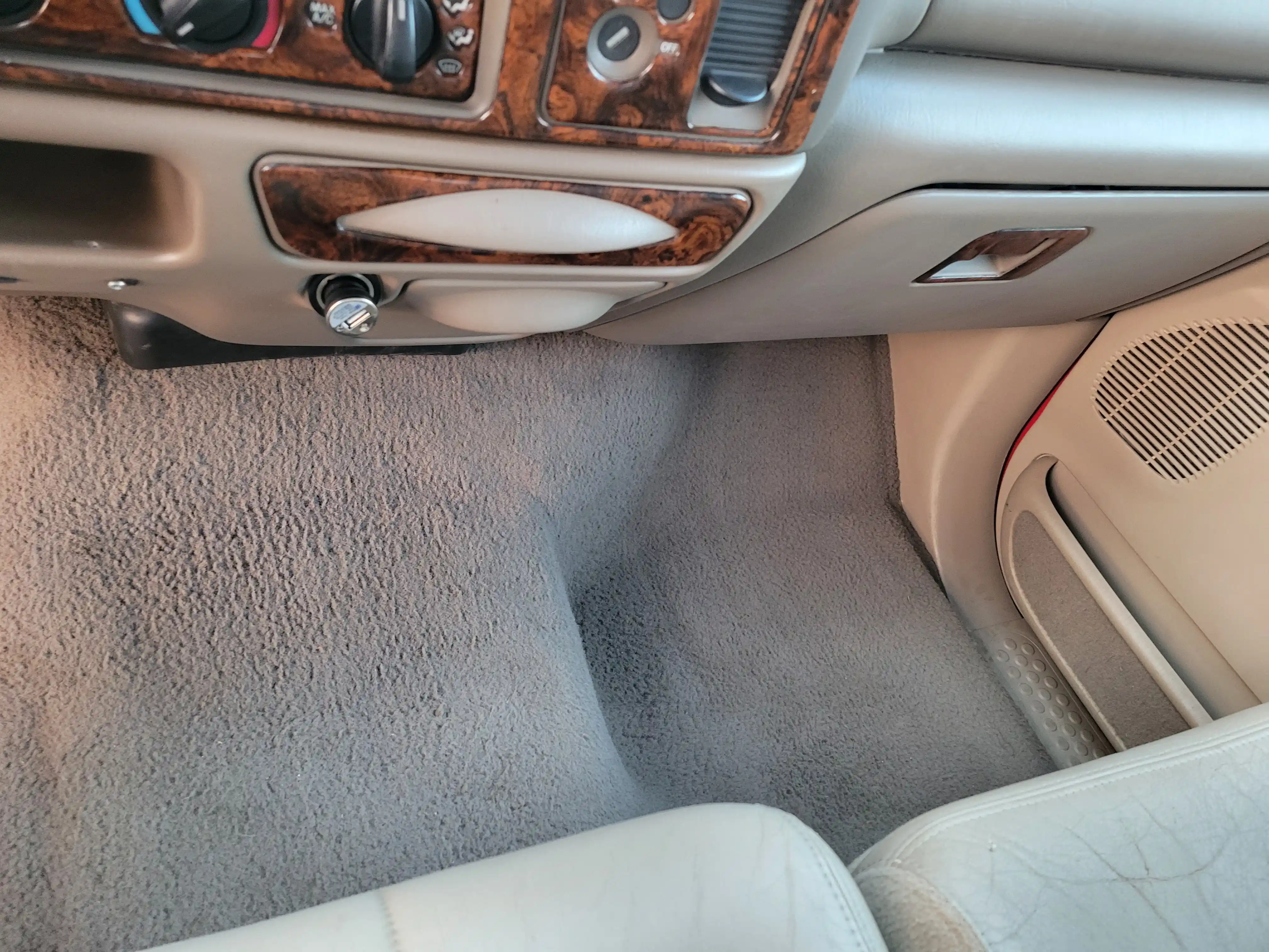 2000-Ford-F-350-Lariat-for-sale-23