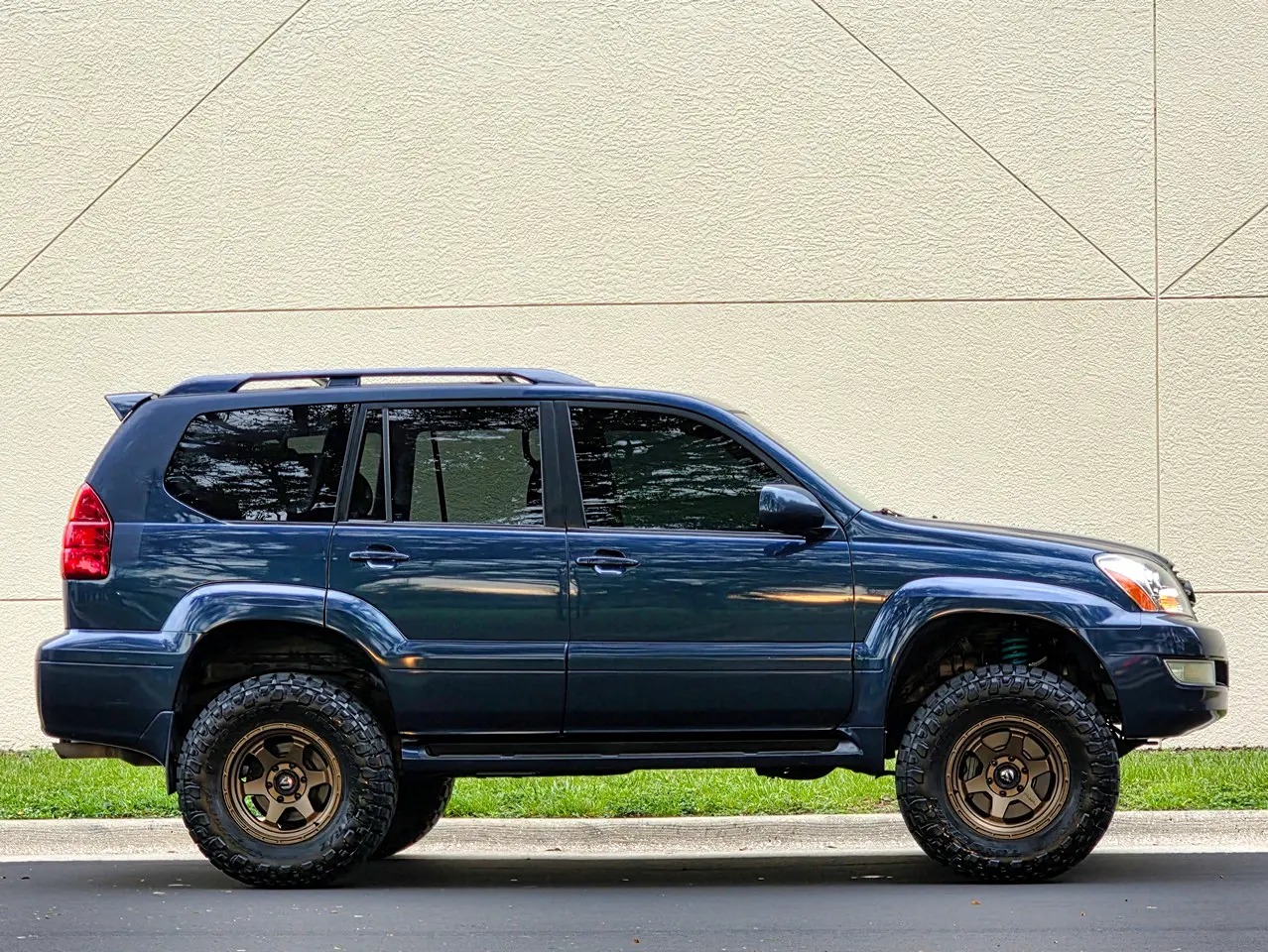 2004-lexus-gx-for-sale-modified (39)