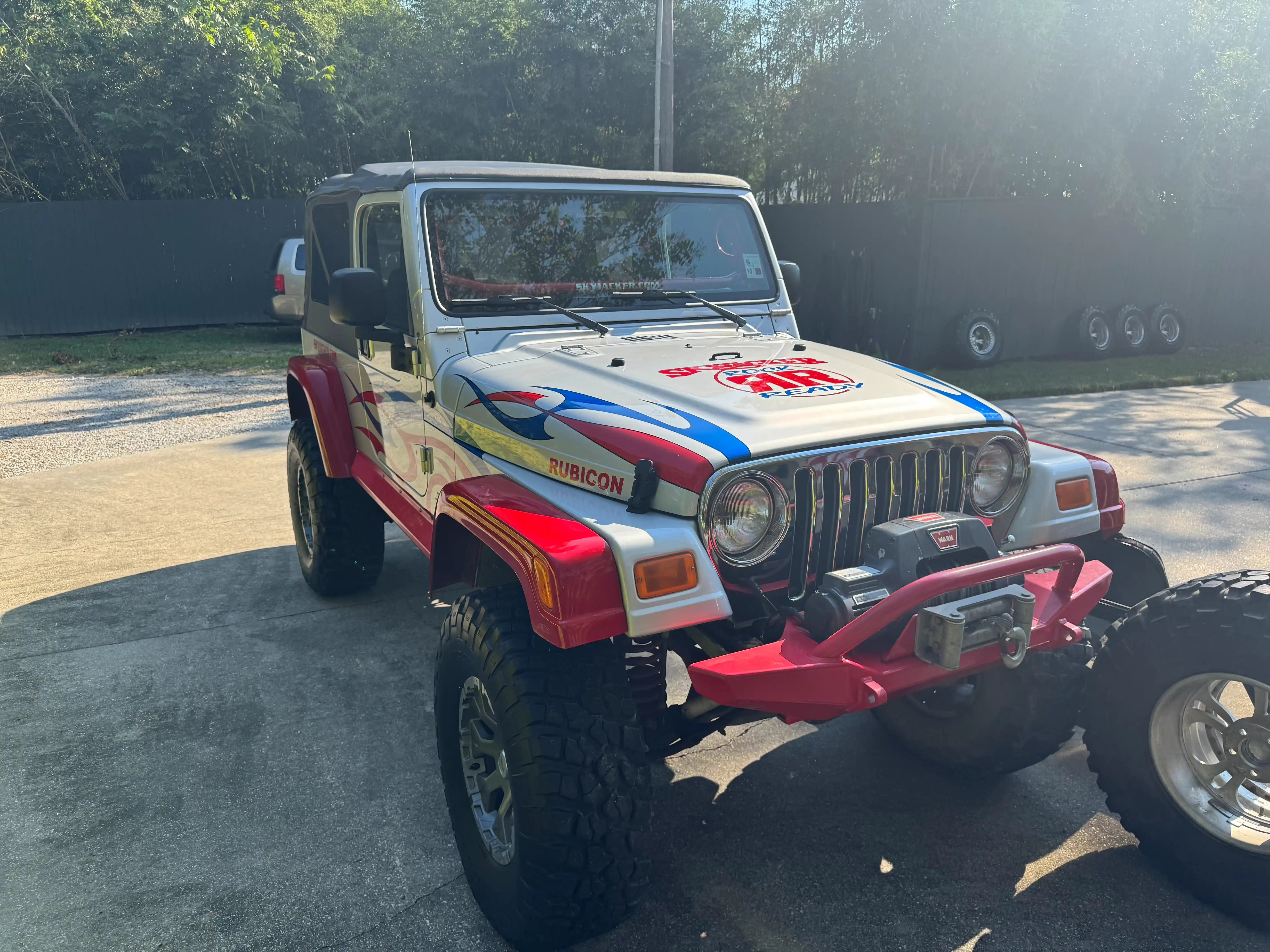 2005-Jeep-Wrangler-Unlimited-Rubicon-01