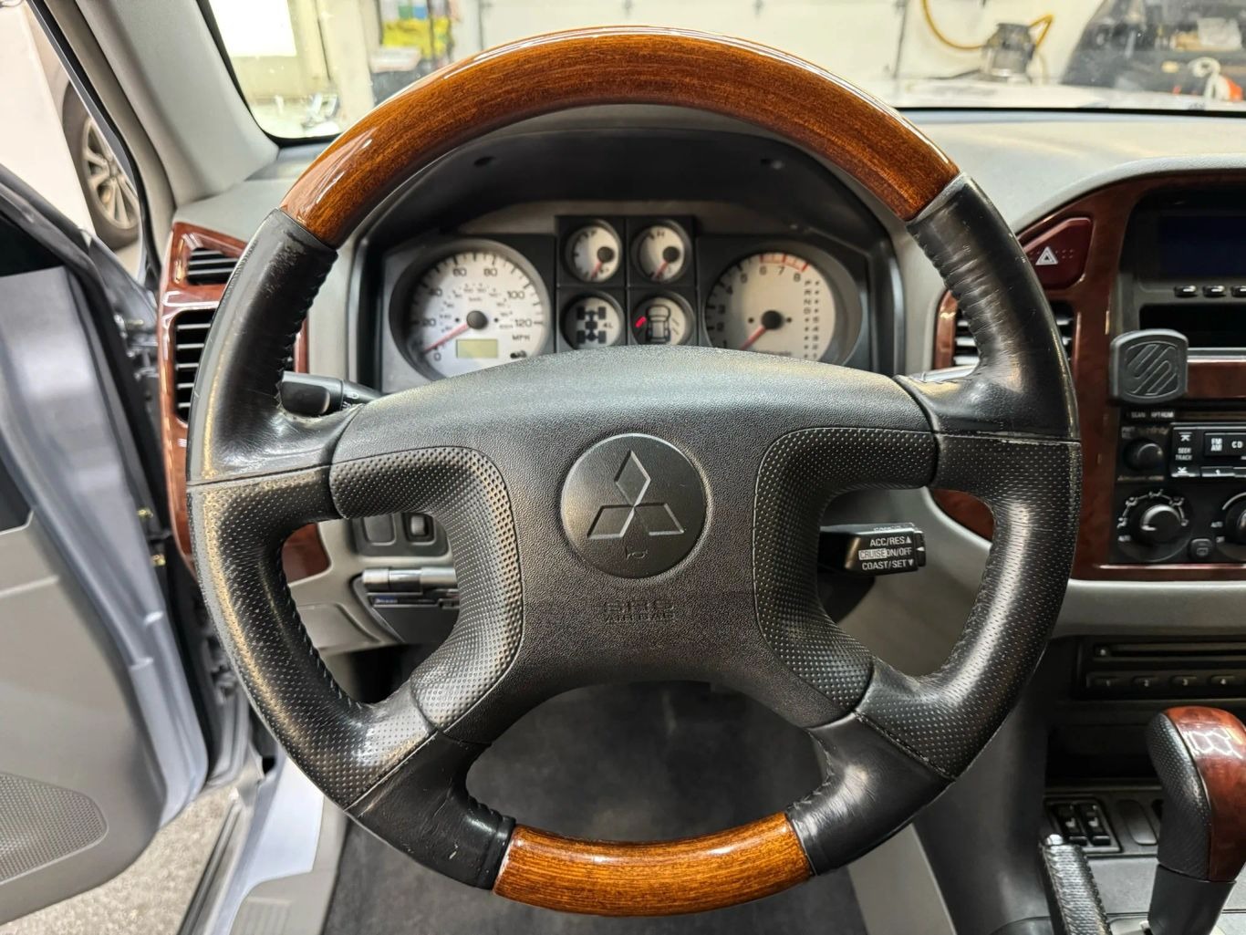2005-mitsubishi-montero-for-sale (4)
