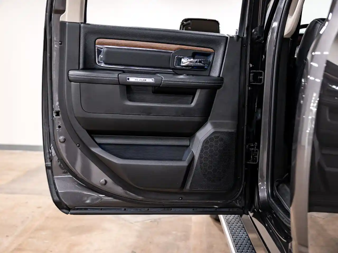 2018-ram-2500-laramie-crew-cab-for-sale-lakewood-co-52