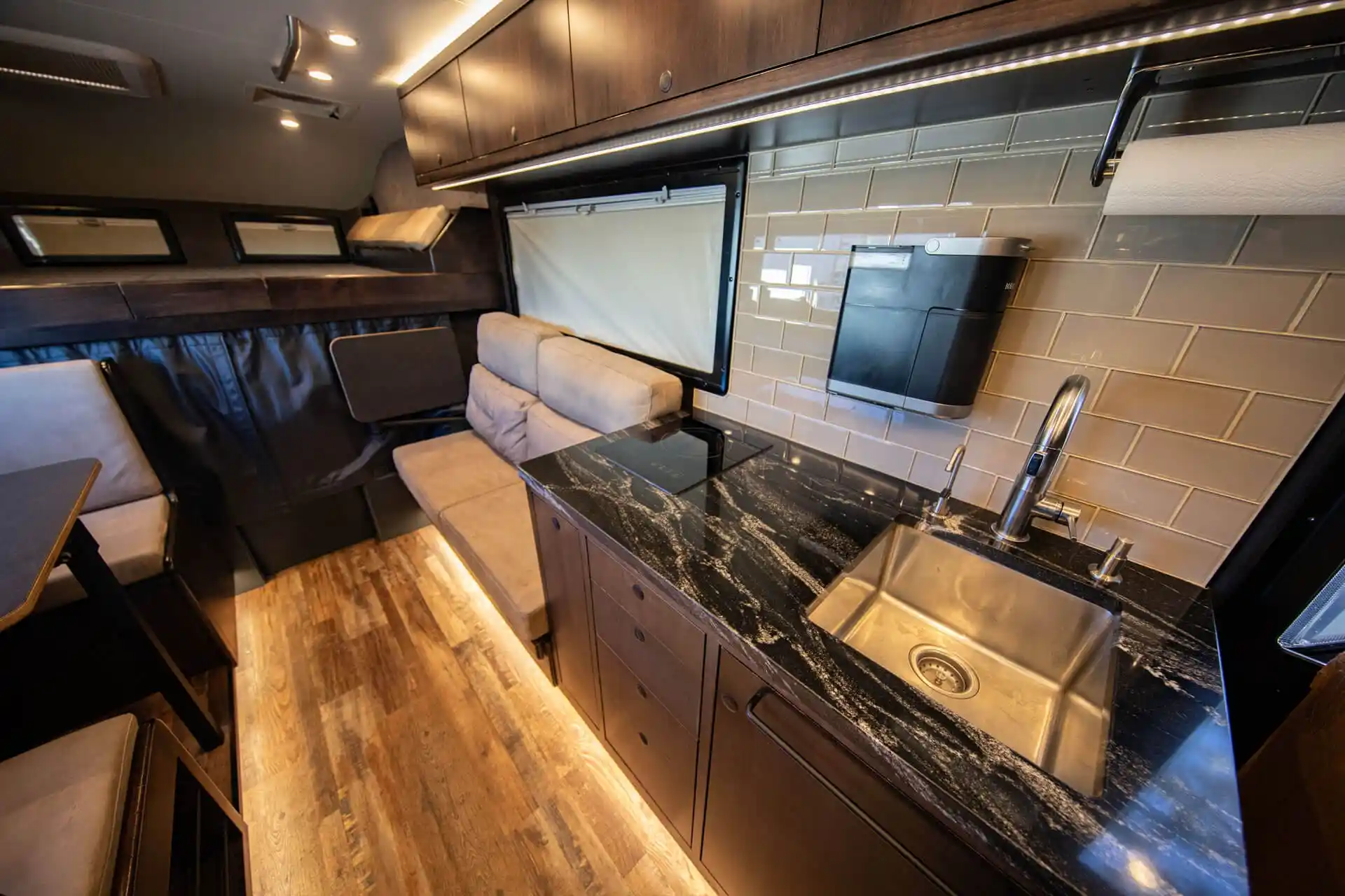 2019-earthroamer-xv-lts-233-for-sale-dacono-co-12