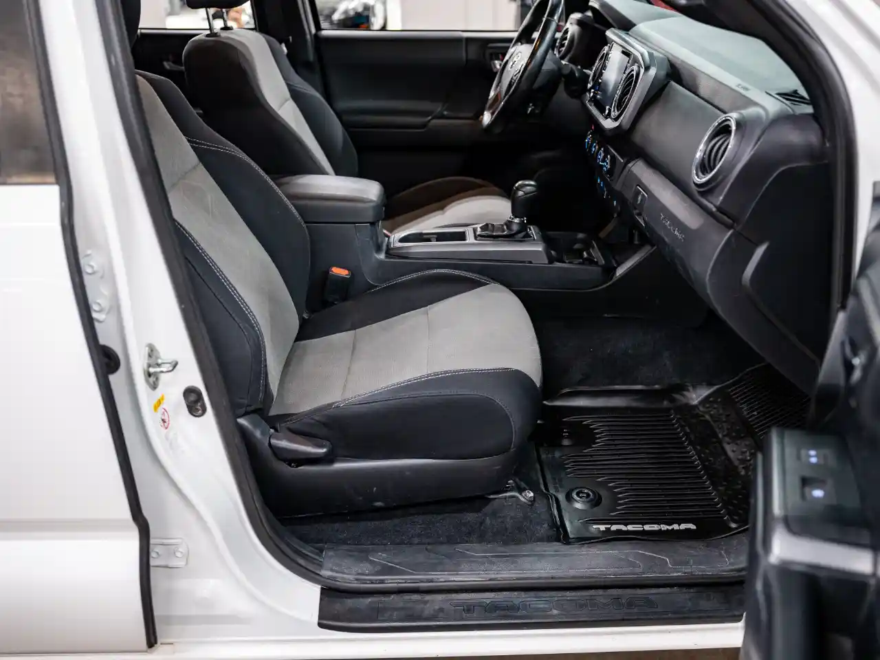 2020-toyota-tacoma-trd-offroad-for-sale-lakewood-co-60