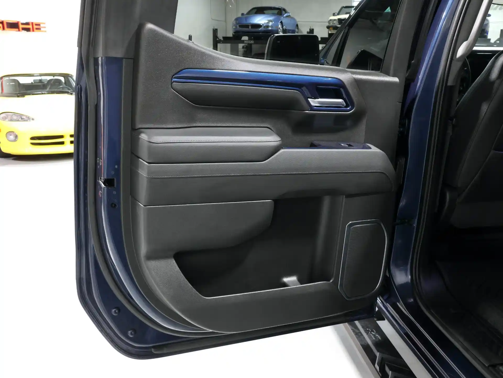 2022-chevrolet-silverado-1500-lt-trail-boss-rough-country-for-sale-addison-il-19
