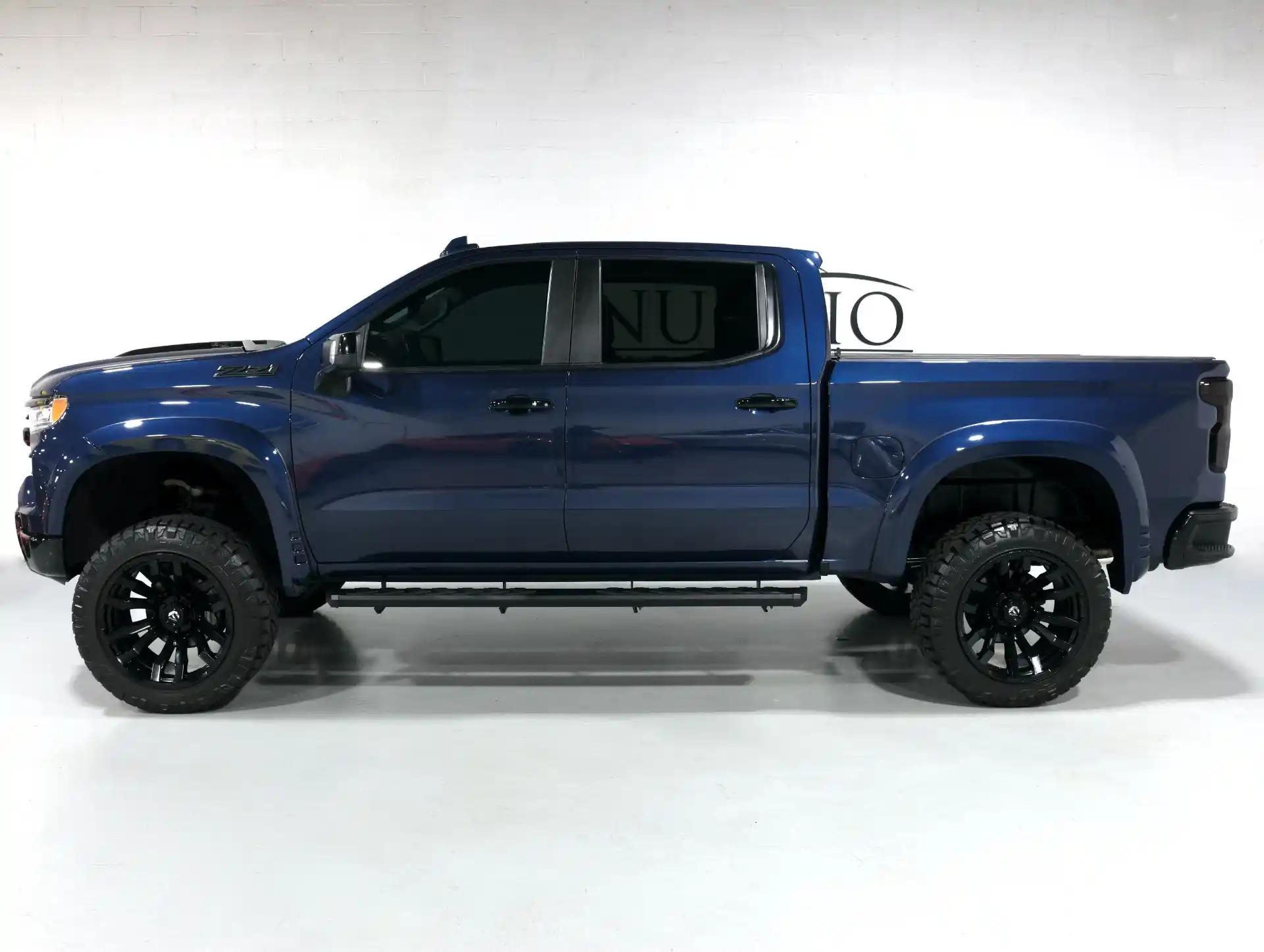 2022-chevrolet-silverado-1500-lt-trail-boss-rough-country-for-sale-addison-il-3