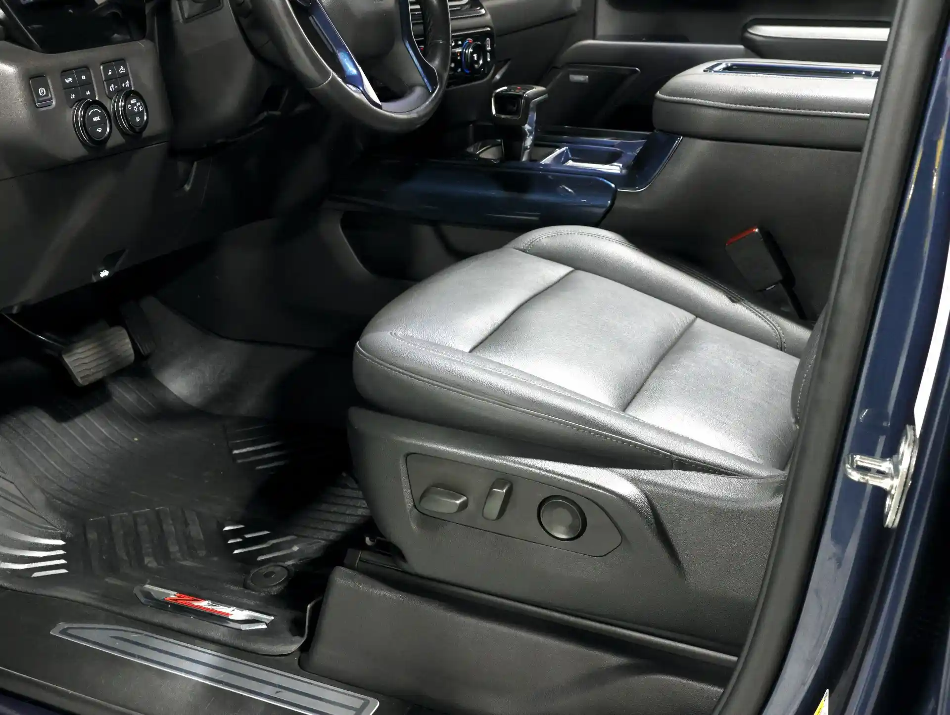 2022-chevrolet-silverado-1500-lt-trail-boss-rough-country-for-sale-addison-il-35