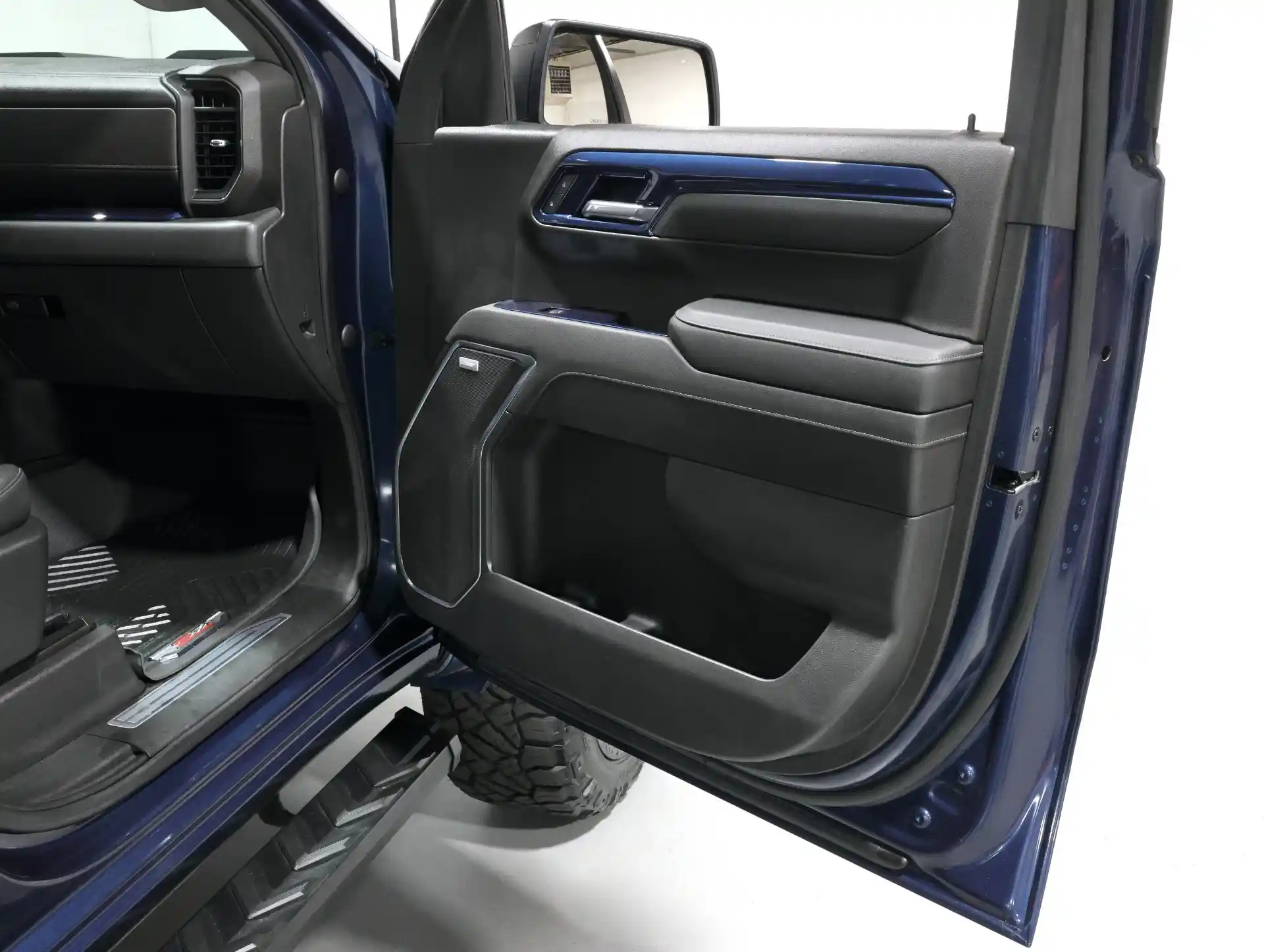 2022-chevrolet-silverado-1500-lt-trail-boss-rough-country-for-sale-addison-il-59