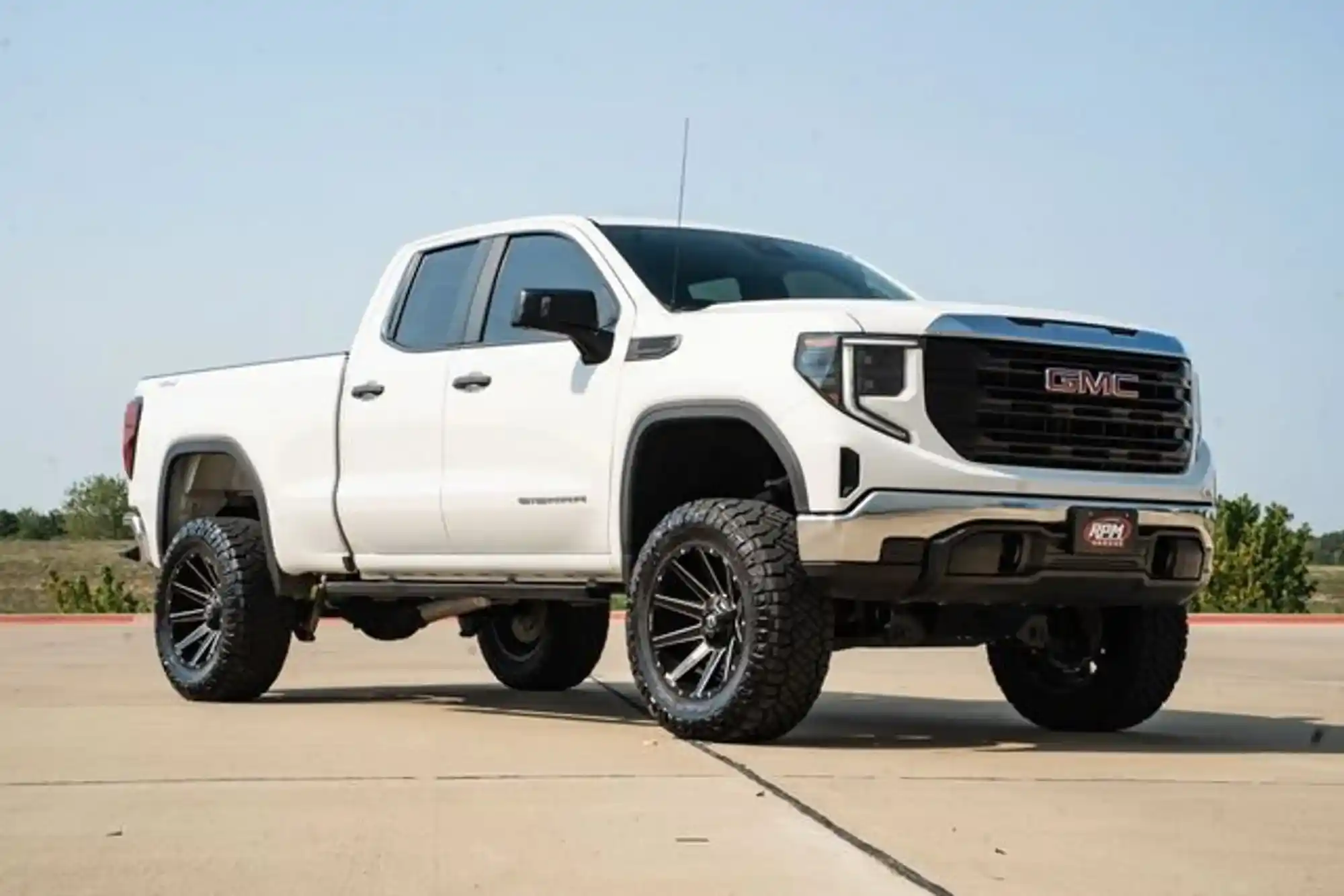 2023-gmc-sierra-1500-pro-4x4-lifted-with-upgrades-for-sale-dallas-tx-1