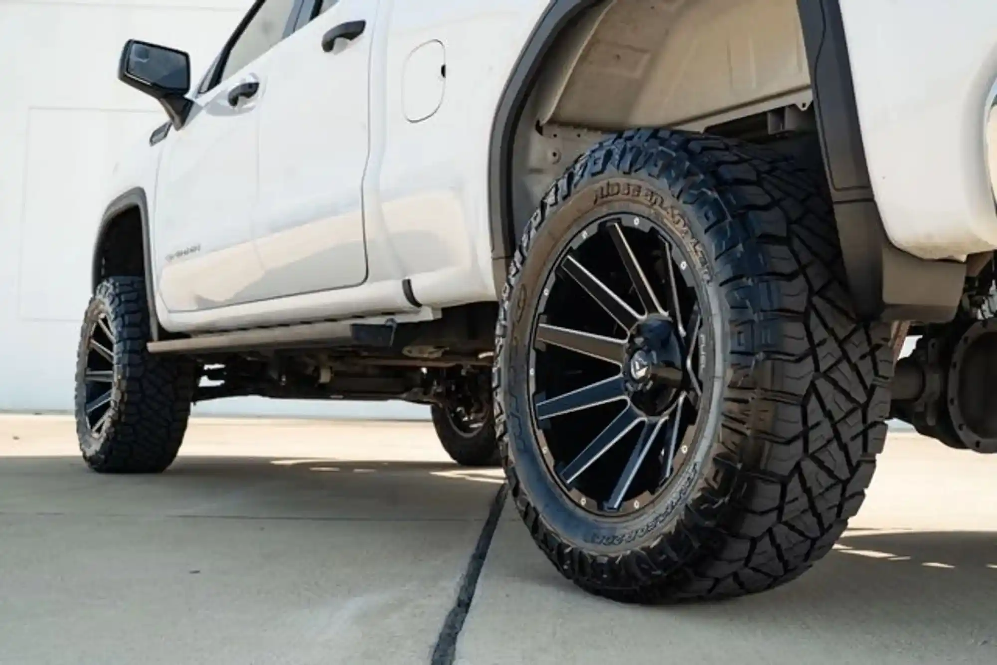 2023-gmc-sierra-1500-pro-4x4-lifted-with-upgrades-for-sale-dallas-tx-11