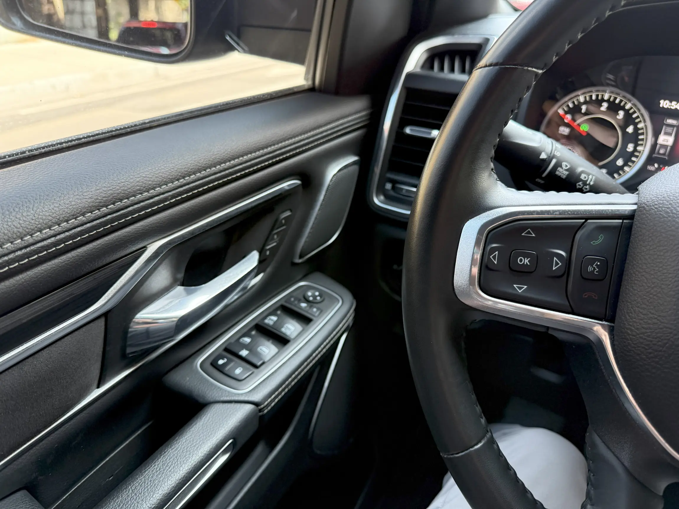 2023-ram-1500-laramie-for-sale-chicago-il-06