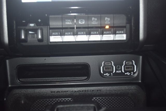 2023-ram-2500-laramie-level-b-night (12)