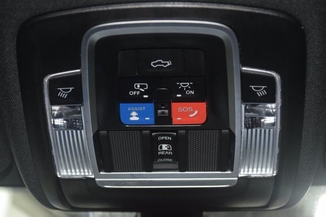 2023-ram-2500-laramie-level-b-night (6)