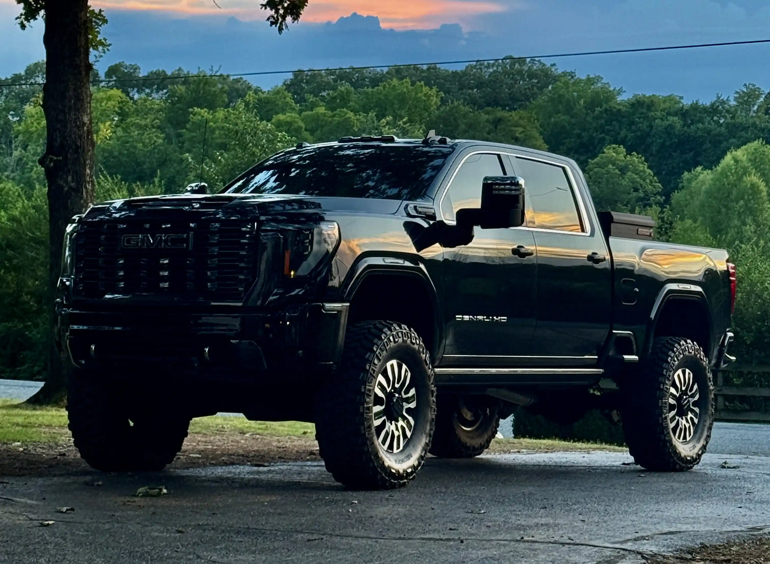 2024-GMC-Denali-Ultimate-HD-09
