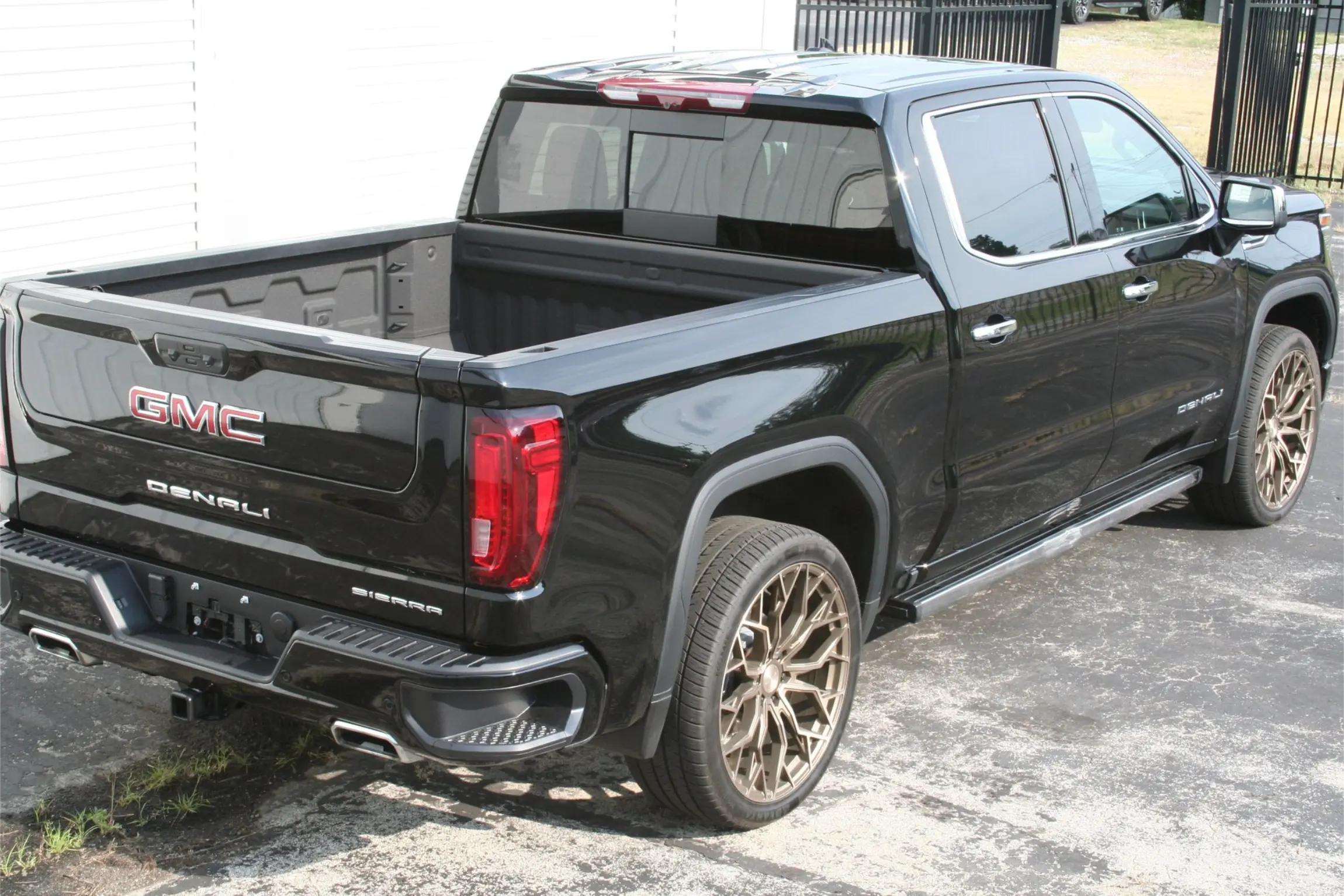 2024-gmc-sierra-1500-denali-for-sale-08