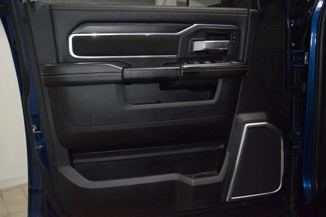 2024-ram-2500-laramie-mega-cab (12)