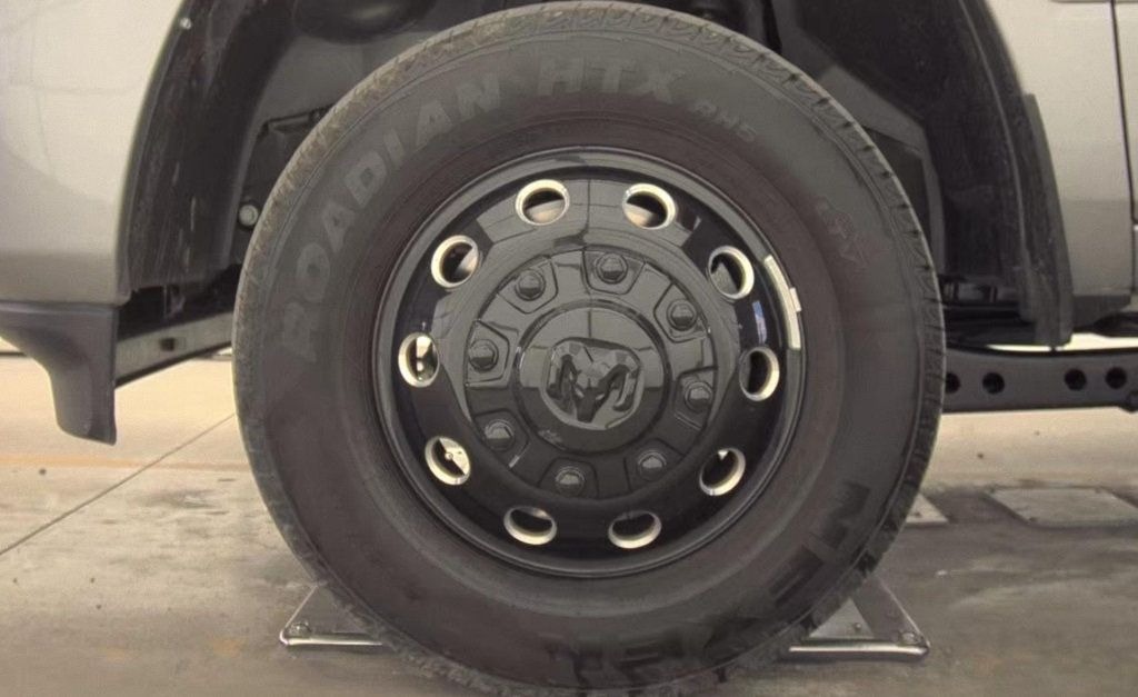 2024-ram-laramie-3500 (2)
