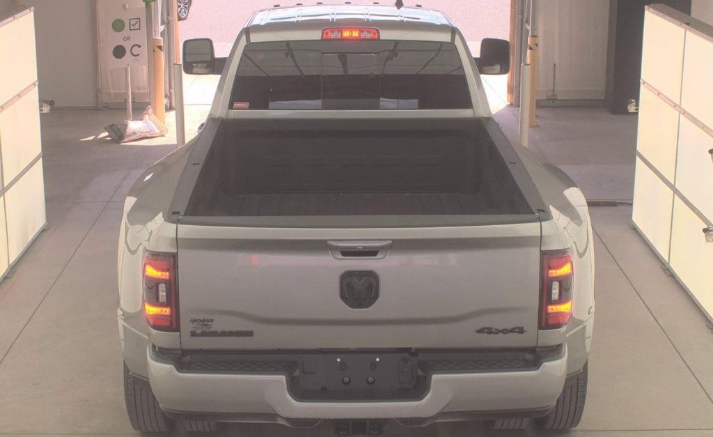 2024-ram-laramie-3500 (3)