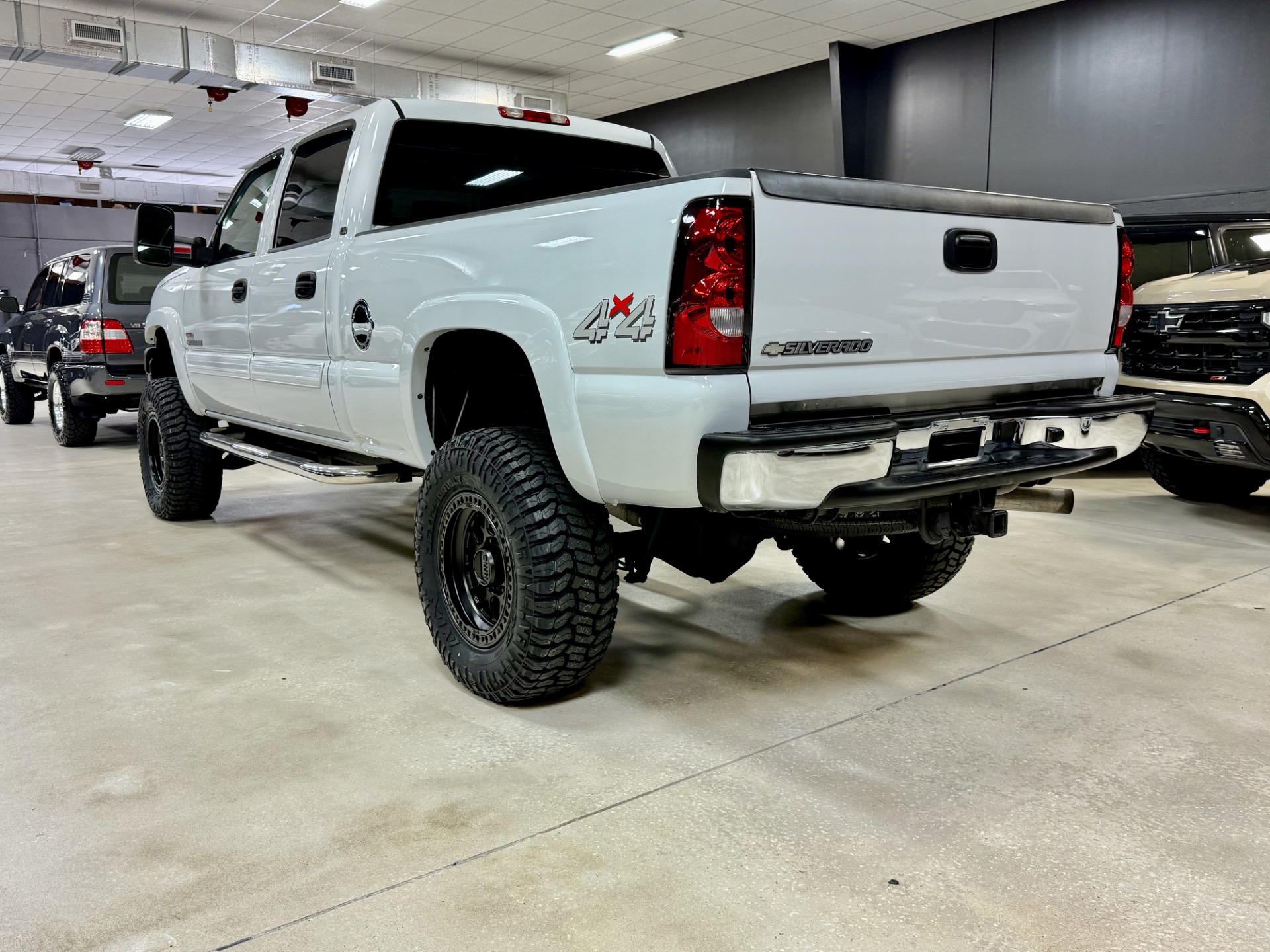 Used-2006-Chevrolet-Silverado-2500HD-DURAMAX-4X4-LT-20K-MILES-1757630264