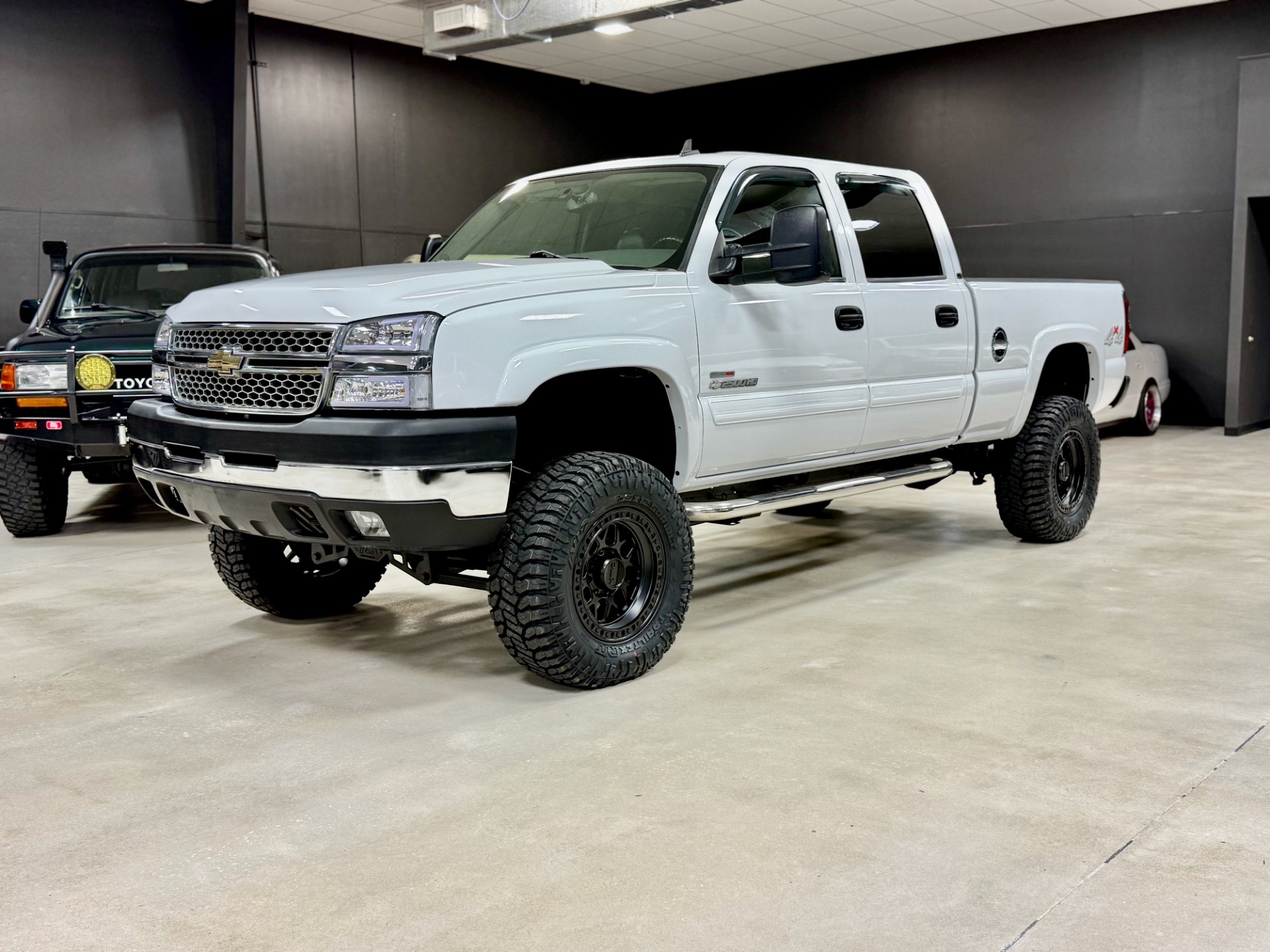 Used-2006-Chevrolet-Silverado-2500HD-DURAMAX-4X4-LT-20K-MILES-1757630265 (1)