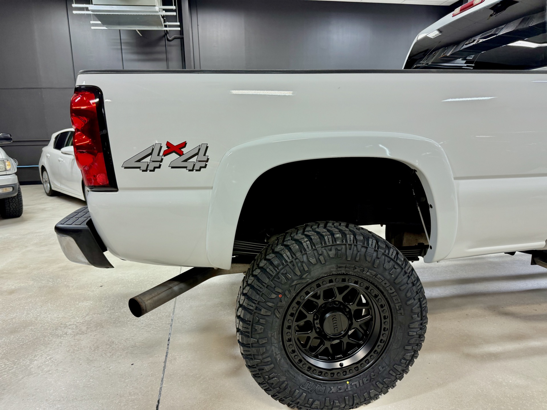 Used-2006-Chevrolet-Silverado-2500HD-DURAMAX-4X4-LT-20K-MILES-1757630266 (1)