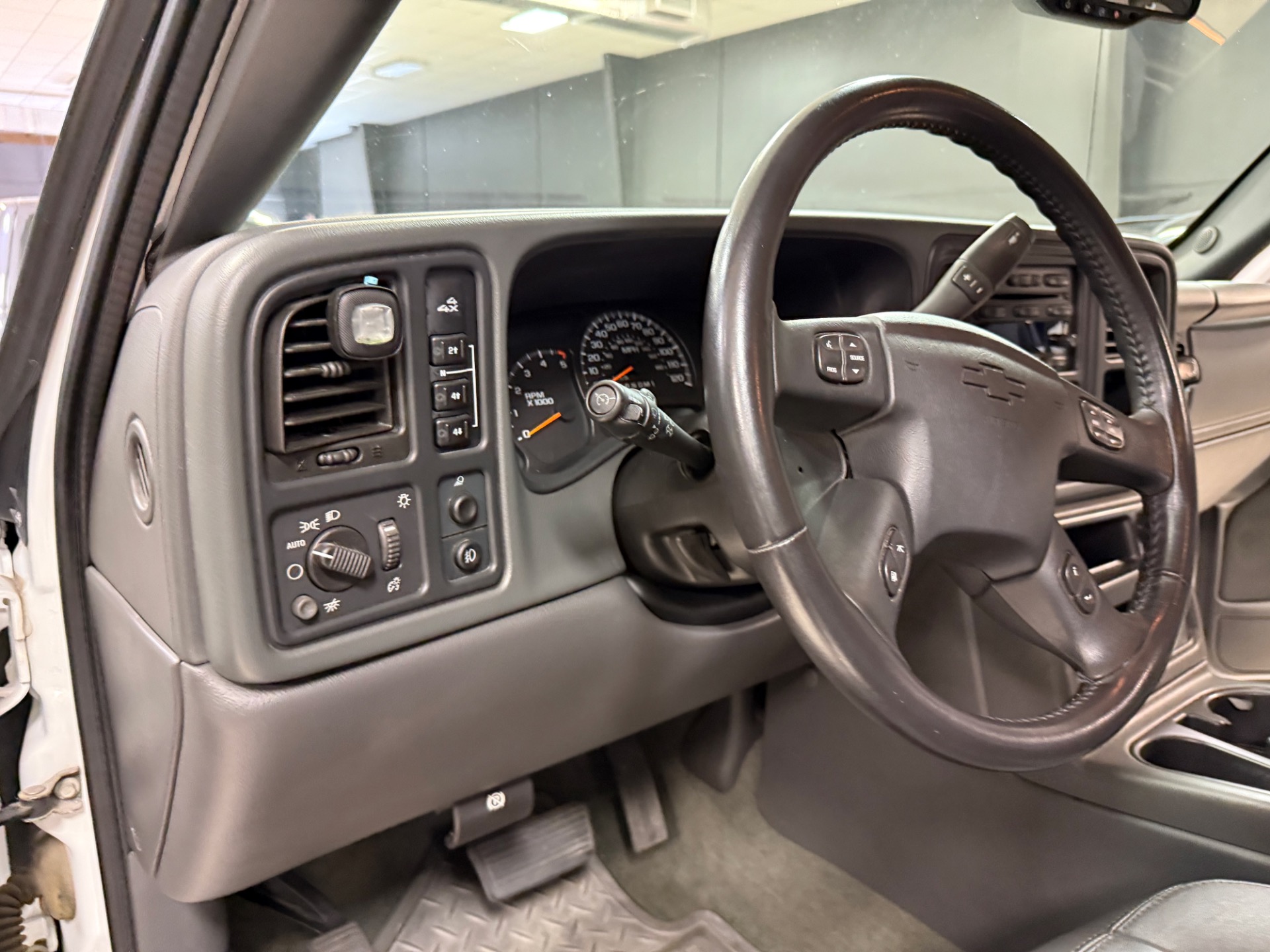 Used-2006-Chevrolet-Silverado-2500HD-DURAMAX-4X4-LT-20K-MILES-1757630272
