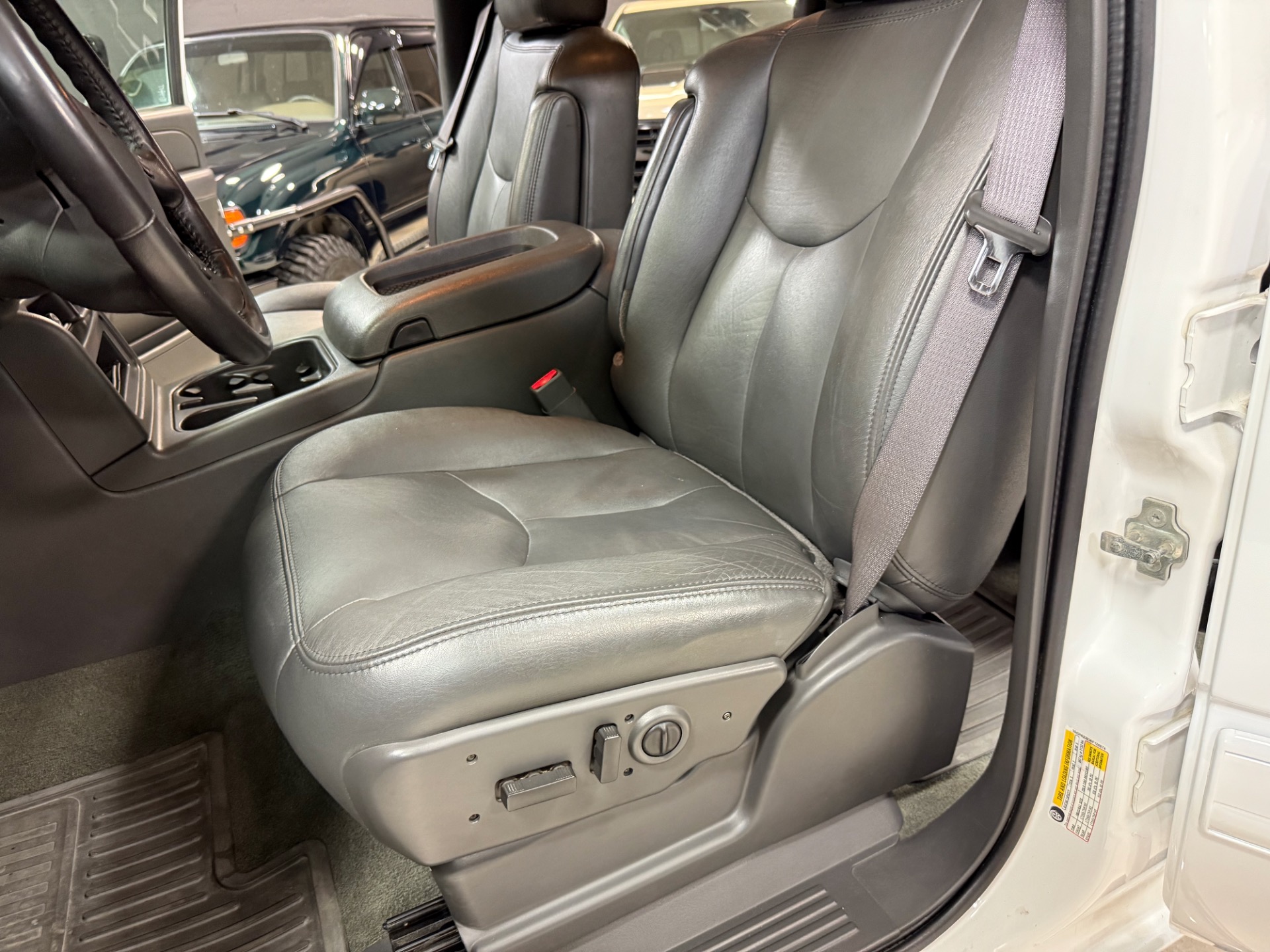 Used-2006-Chevrolet-Silverado-2500HD-DURAMAX-4X4-LT-20K-MILES-1757630273