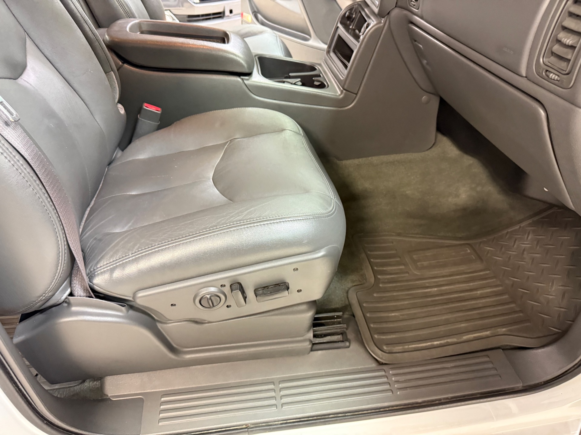 Used-2006-Chevrolet-Silverado-2500HD-DURAMAX-4X4-LT-20K-MILES-1757630275