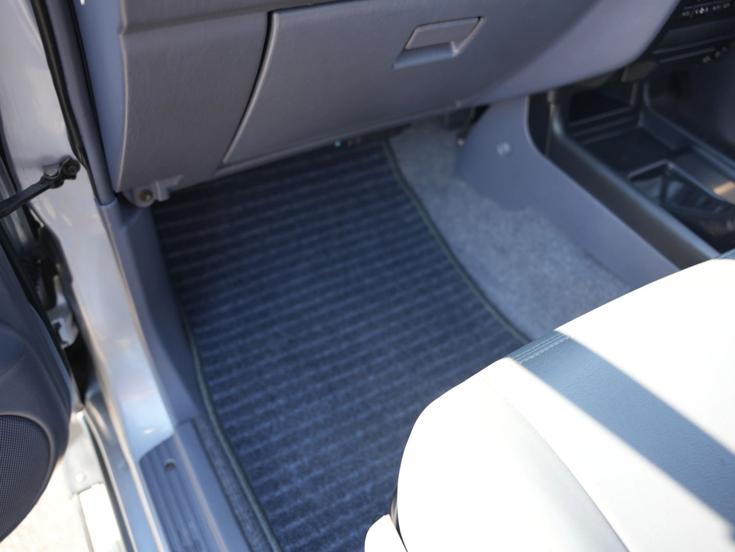 land-cruiser-prado-jdm-offroad-for-sale-54