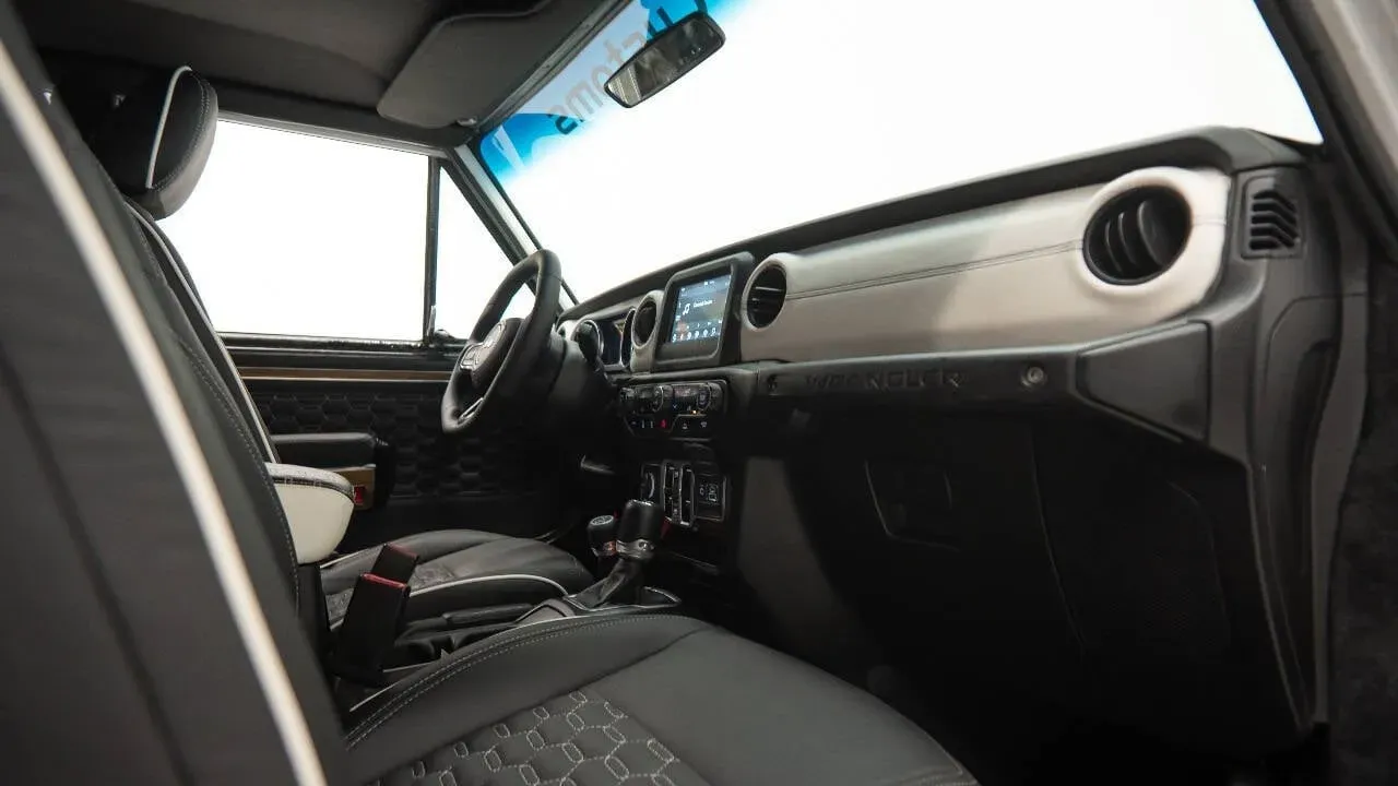 restomod-hemi-powered-jeep-grand-wagoneer-for-sale-fort-lauderdale--25