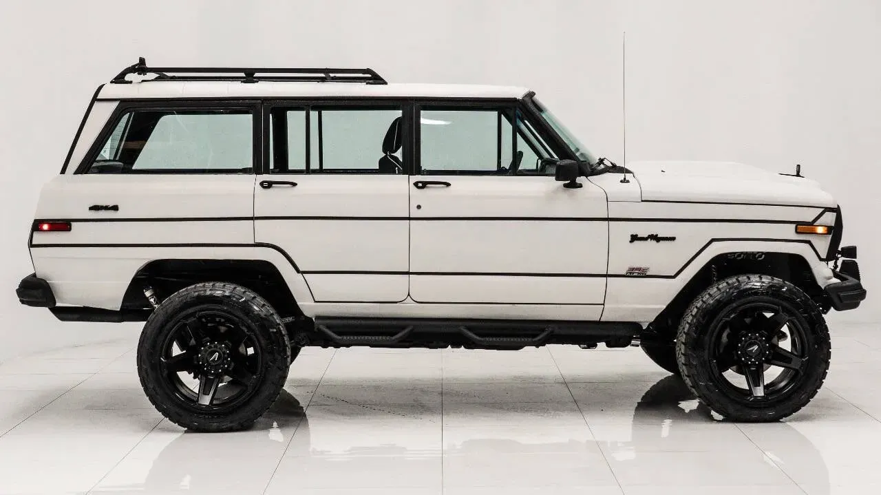 restomod-hemi-powered-jeep-grand-wagoneer-for-sale-fort-lauderdale--3