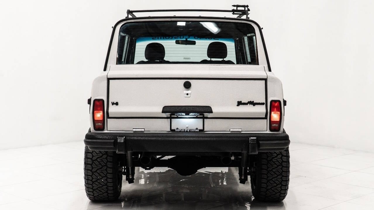 restomod-hemi-powered-jeep-grand-wagoneer-for-sale-fort-lauderdale--39