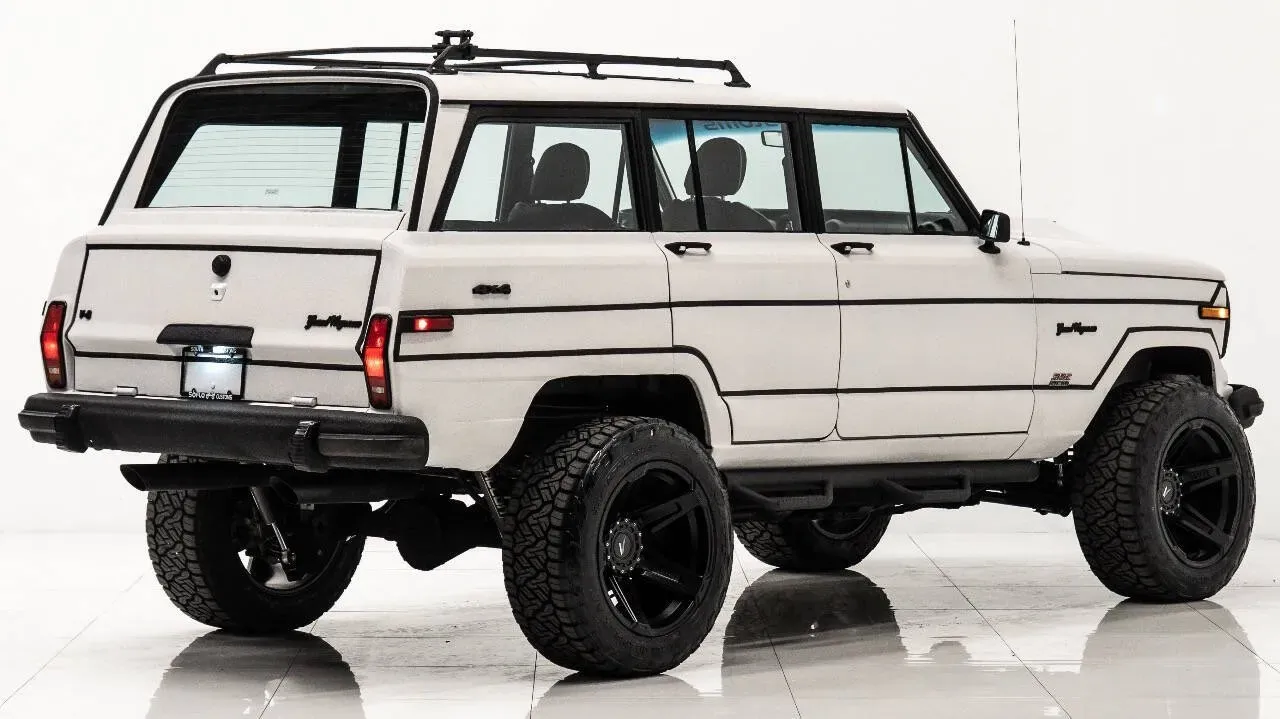 restomod-hemi-powered-jeep-grand-wagoneer-for-sale-fort-lauderdale--6