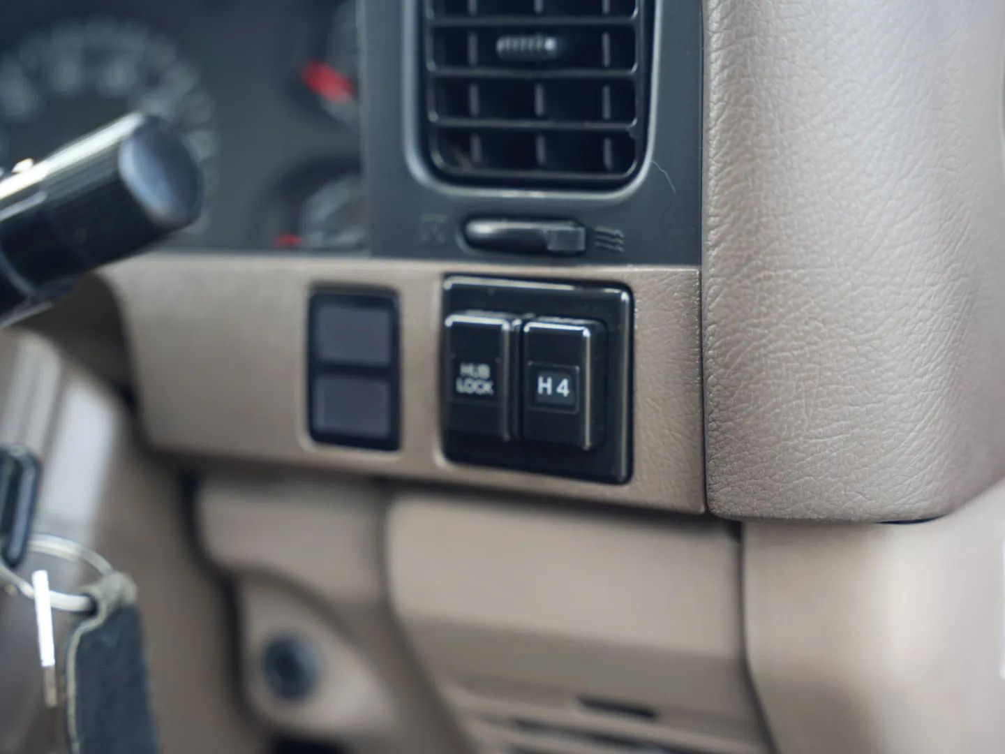 toyota-land-cruiser-prado-jdm-offroad-for-sale-040