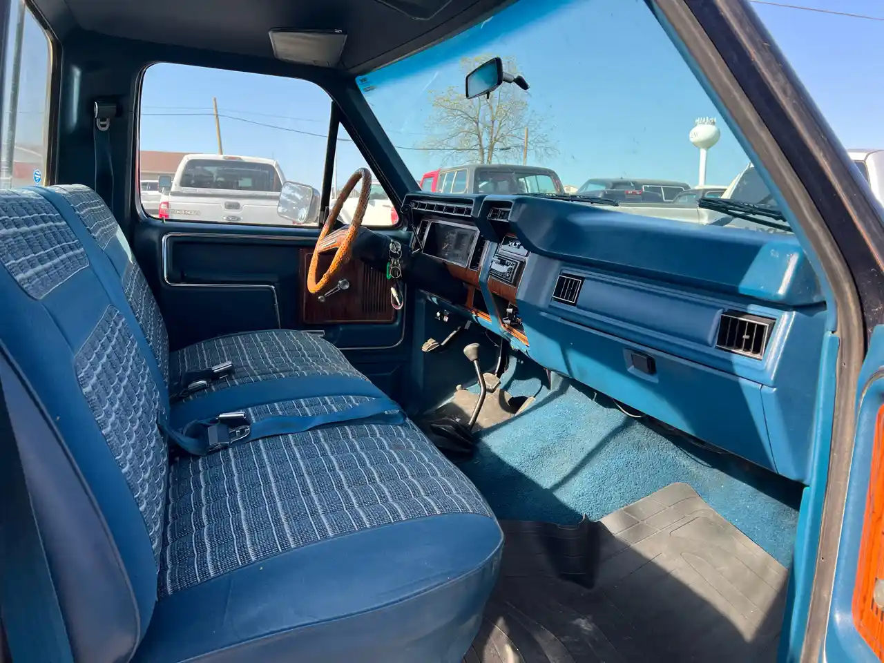 1984-ford-f-150-styleside-for-sale-08