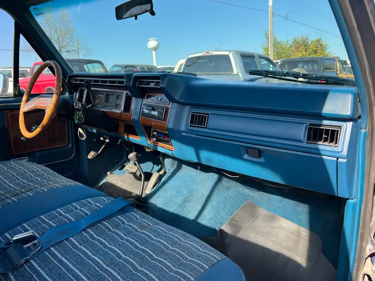 1984-ford-f-150-styleside-for-sale-09